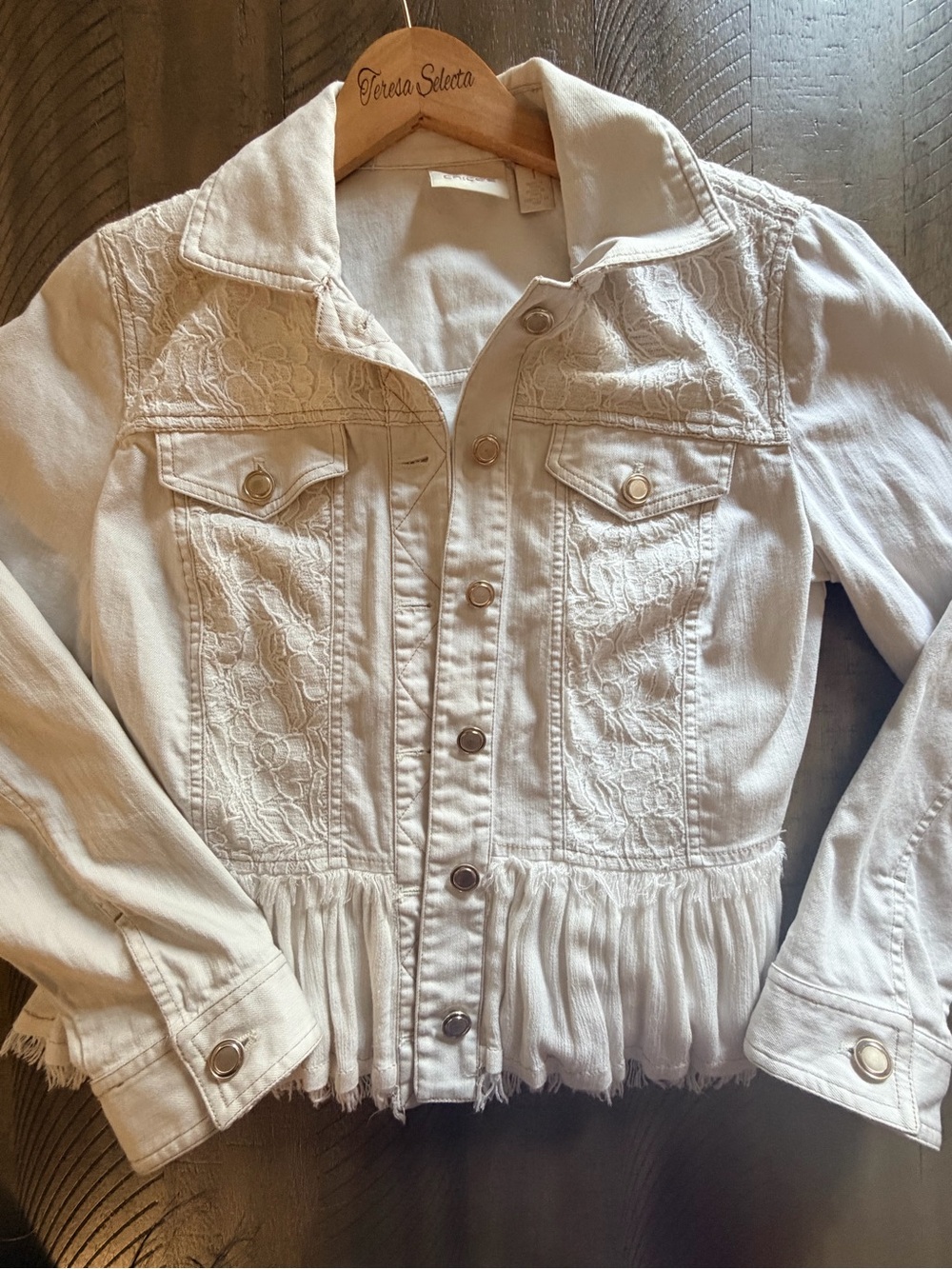 Chico’s Size 1 White Lace Ruffle Hem Denim Jacket Boho Romantic Cottagecore - Picture 8 of 12